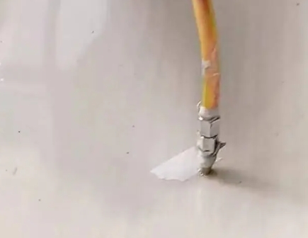三江瓷砖空鼓维修公司专业解答在瓷砖铺贴过程中，如果使用的砂料过粗（如全部使用了粗砂），可能会导致以下问题